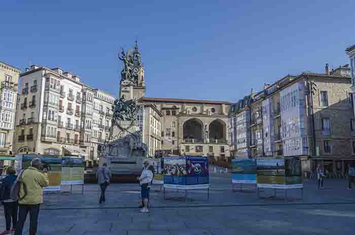 Álava - Vitoria-Gasteiz 02 - plaza de la Virgen Blanca.jpg